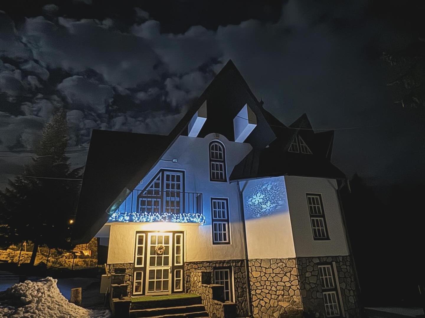 Pine Peak Apartments เปรดัล ภายนอก รูปภาพ