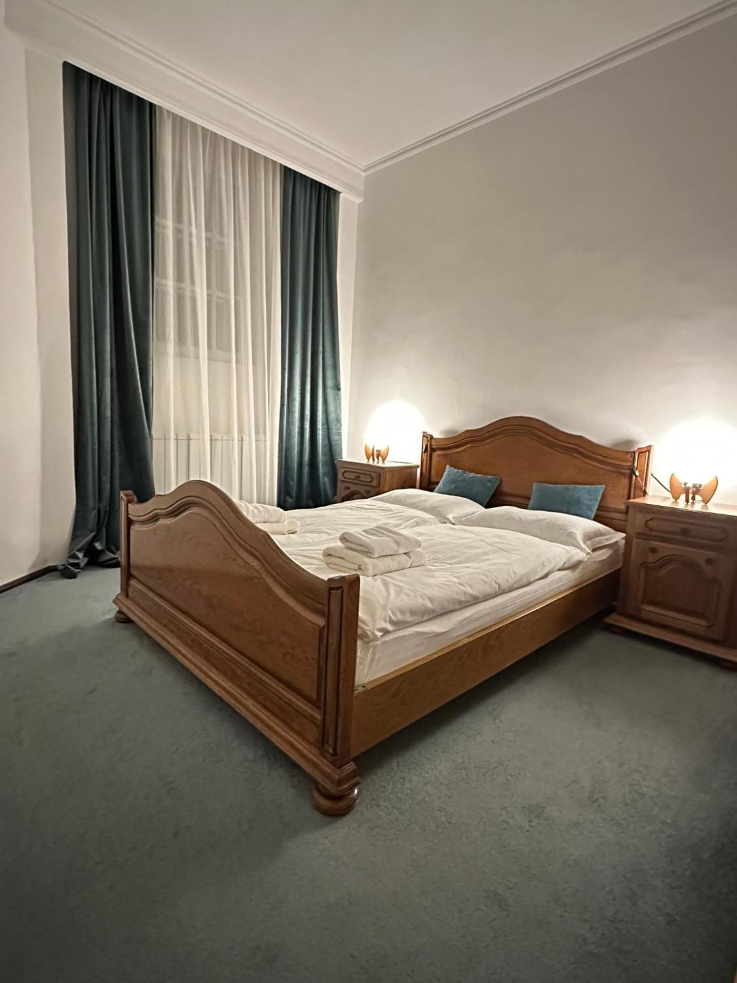 Pine Peak Apartments เปรดัล ภายนอก รูปภาพ