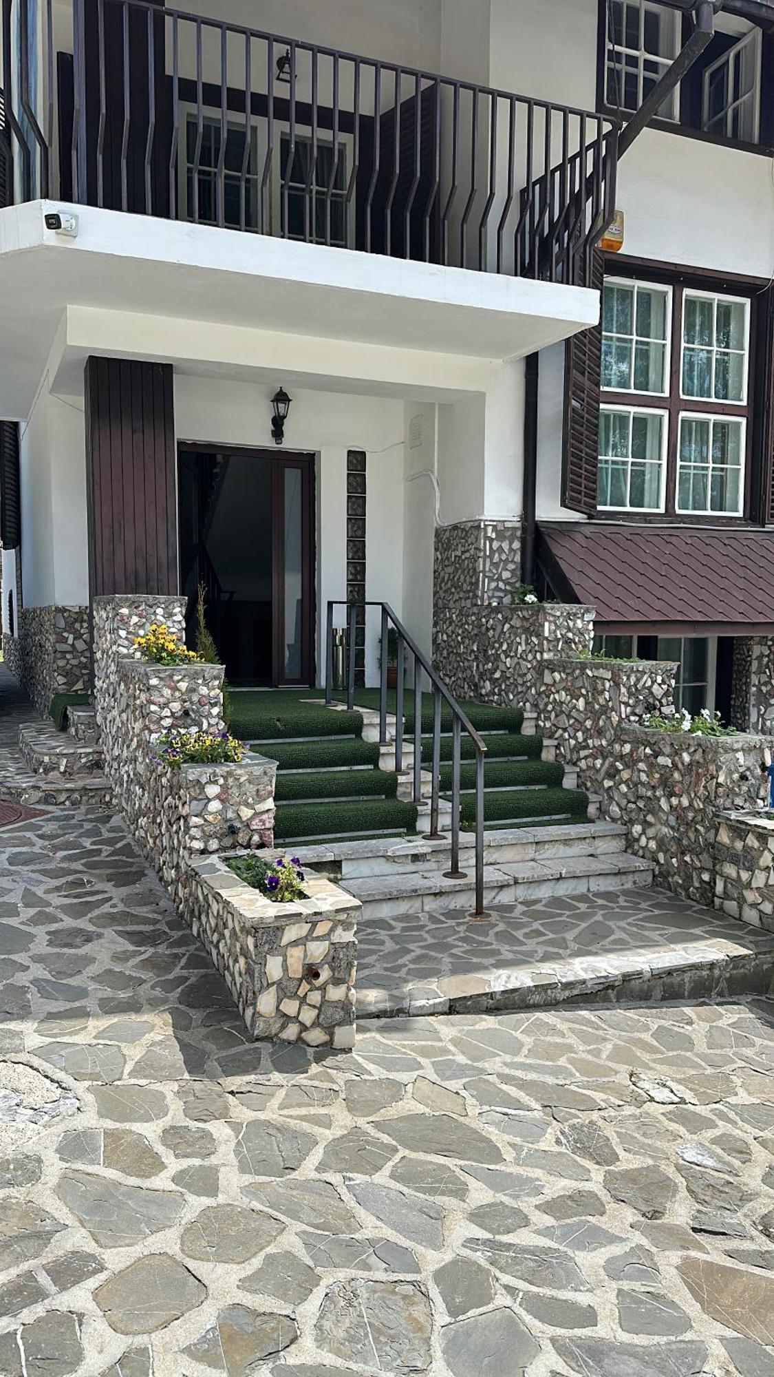 Pine Peak Apartments เปรดัล ภายนอก รูปภาพ